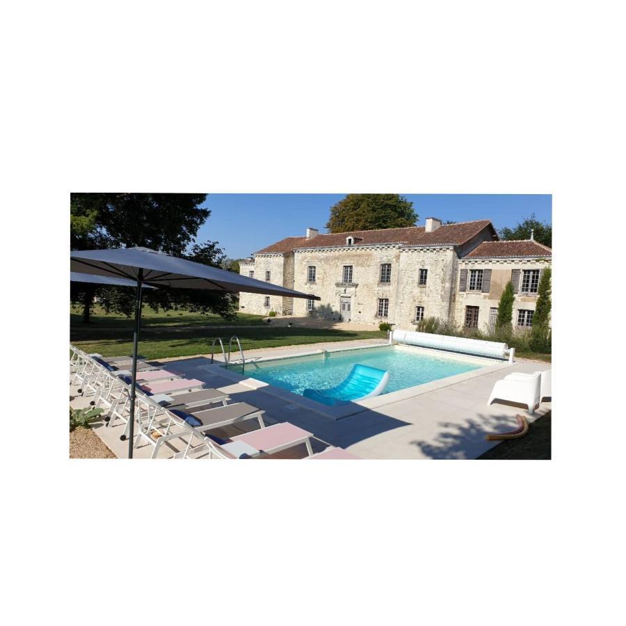 Domaine de Bourgville Monts-sur-Guesnes Extérieur photo