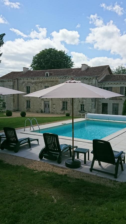 Domaine de Bourgville Monts-sur-Guesnes Extérieur photo